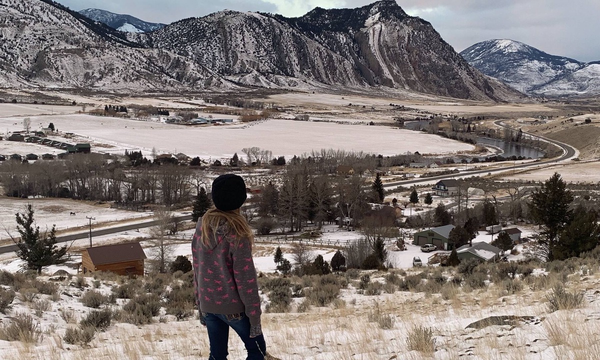 Gardiner House | Reserve 2, or all 4 cabins on this 13 acre horse ranch 5 mins from Yellowstone