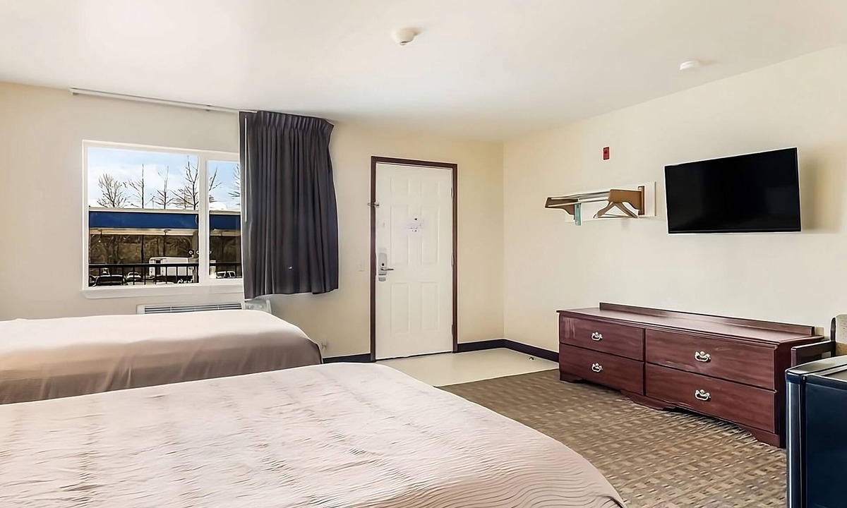 Aberdeen Hotel | Restful Vacation at GuestHouse Montesano! Minutes from Grays Harbor Raceway!