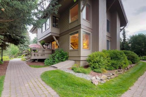 Elkhorn House | Retro 3BD Sun Valley Condo + FREE Resort Amenities!