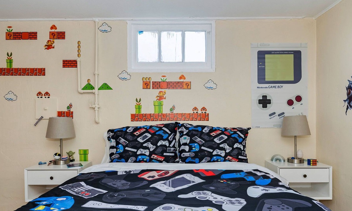 North End House | Retro-90s Theme|Movie Projector|Nintendo|Close to Waterfront