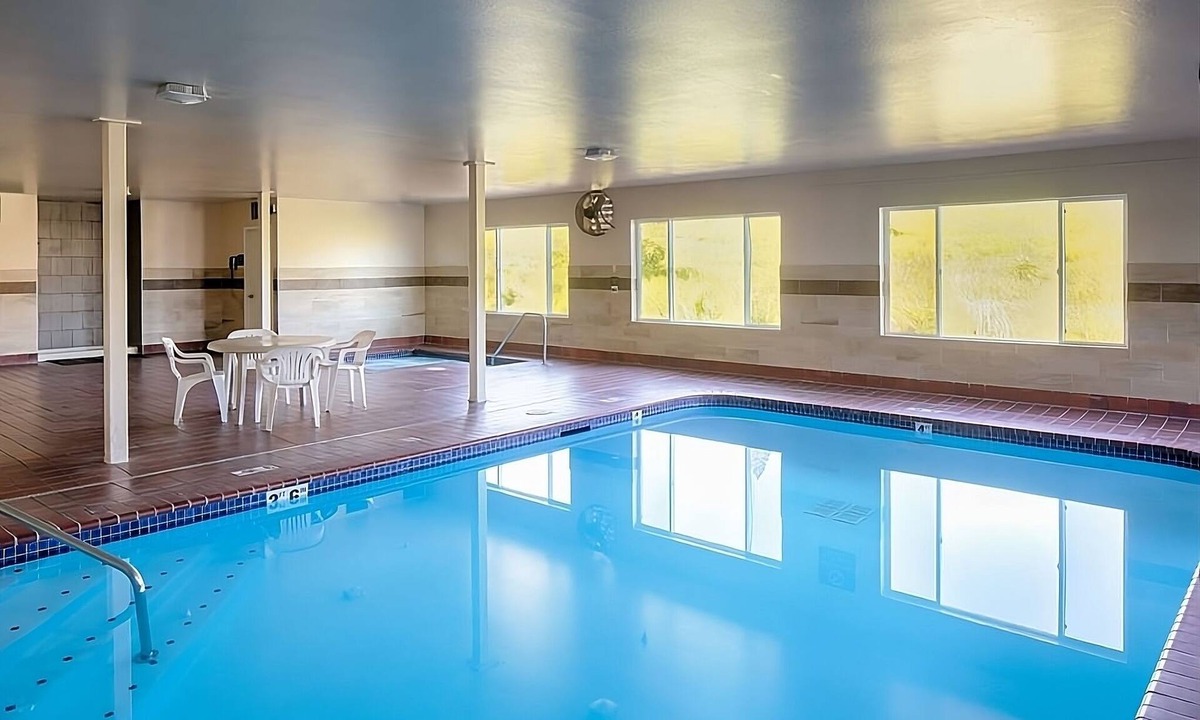 Sequim Hotel | Reunions & Getaways! Free Parking, Indoor Pool, Hot Tub & Spa, Nearby Casino!
