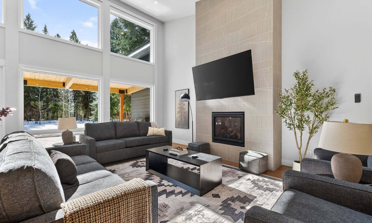 McCall House | Ridge House- new home, sleeps 16, quiet neighborhood-, hot tub, trailer parking, pet friendly