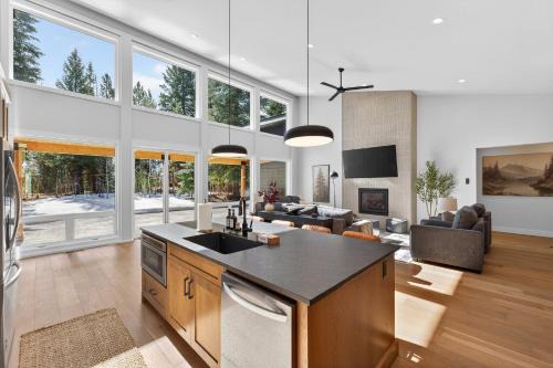 McCall House | Ridge House- new home, sleeps 16, quiet neighborhood-, hot tub, trailer parking, pet friendly