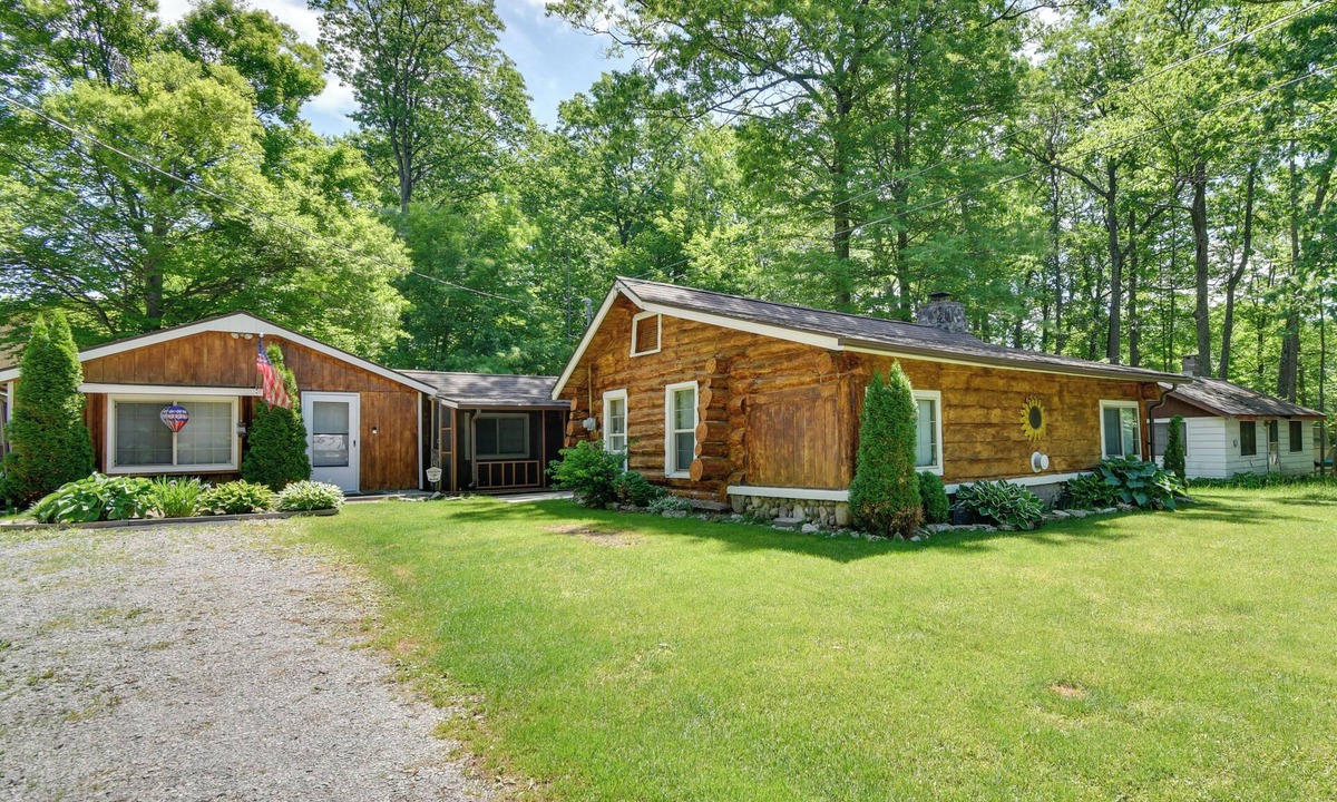Lupton Cabin | Rifle Lake Cabin! Michigan Outdoor Adventure Pad