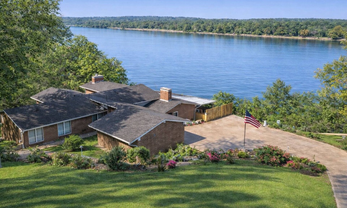 Florence House | Ripple Effect—Huge Space—Incredible Views—Perfect Location