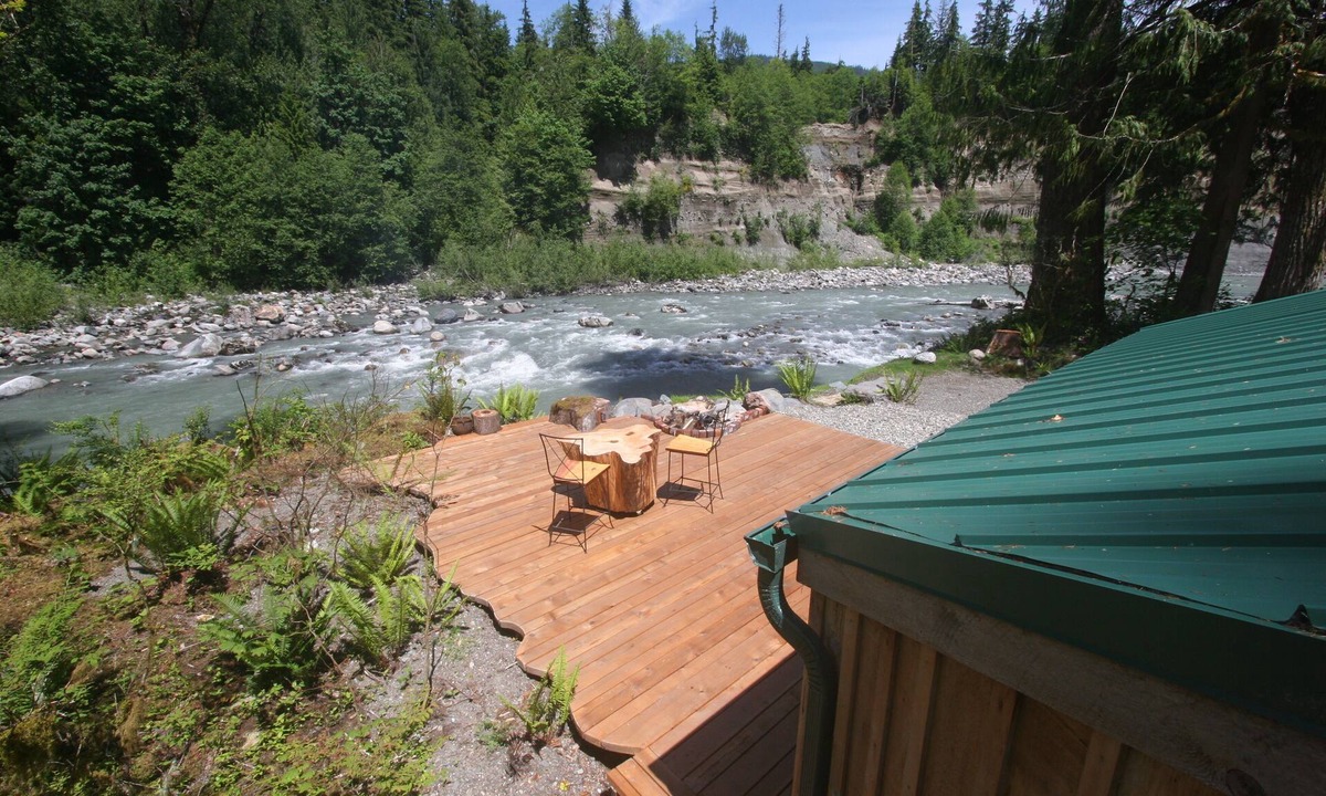 Verlot Cabin | River Front on the South Fork of The Stillaguamish River