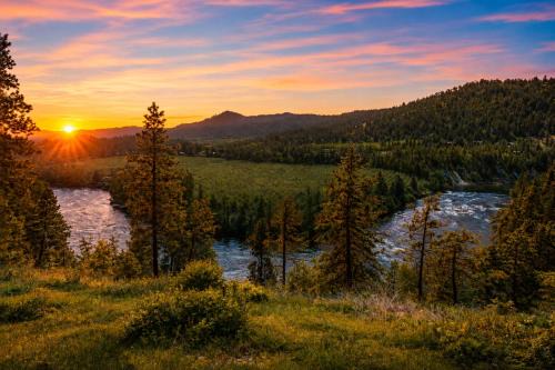 Leavenworth House | River Heights Home cabin