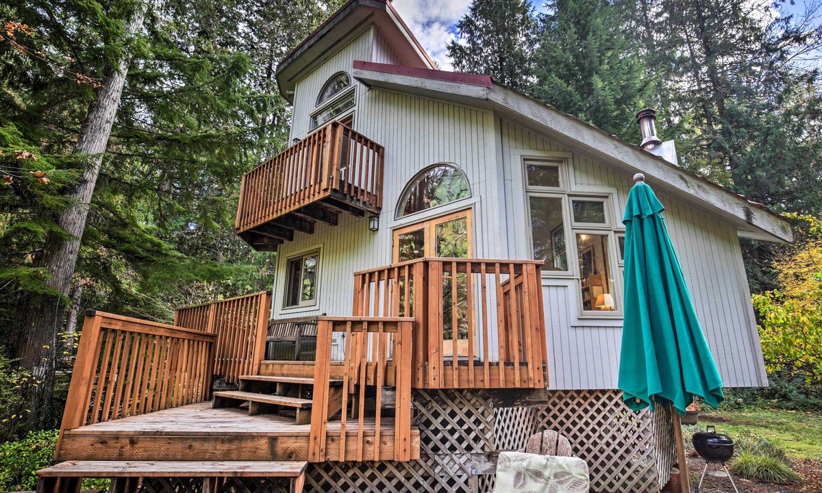 Belknap Springs Cottage | River Views, Private Hot Springs Tub, Forest, Deck