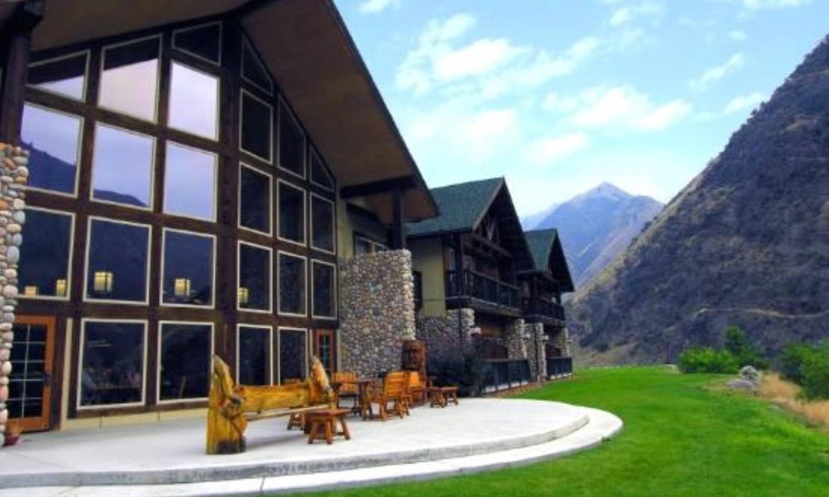 Riggins Hotel | Riverfront 1 Bedroom Suite at Salmon Rapids Lodge