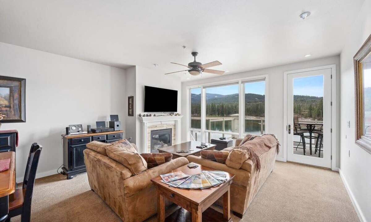 Post Falls Condo | Riverfront Condo with Stunning Spokane River Views | Perfect Getaway