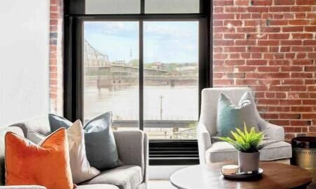 Downtown St. Louis Apartment | Riverfront DWTN Loft - W/D- Gated Parking