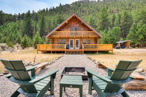 Rocker House | Riverfront Montana Log Cabin w/Mountain Views!