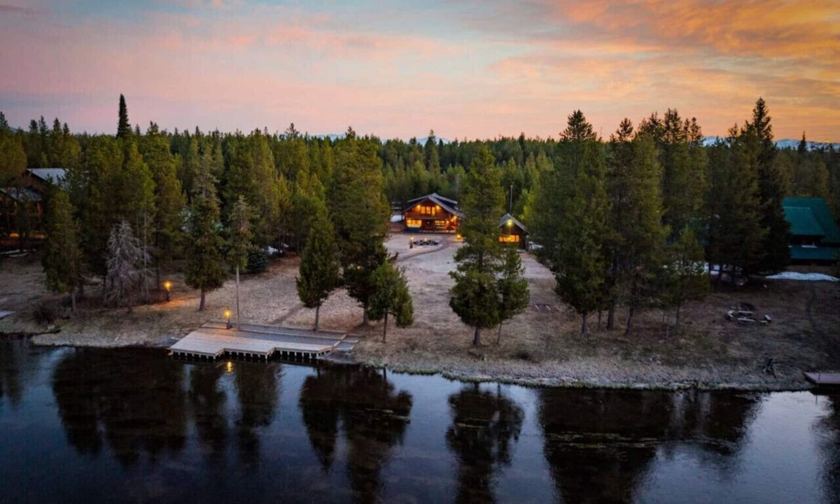 Island Park House | Riverfront Reunion| 3 Cabins, River Front, Private Dock, & Hot Tub!
