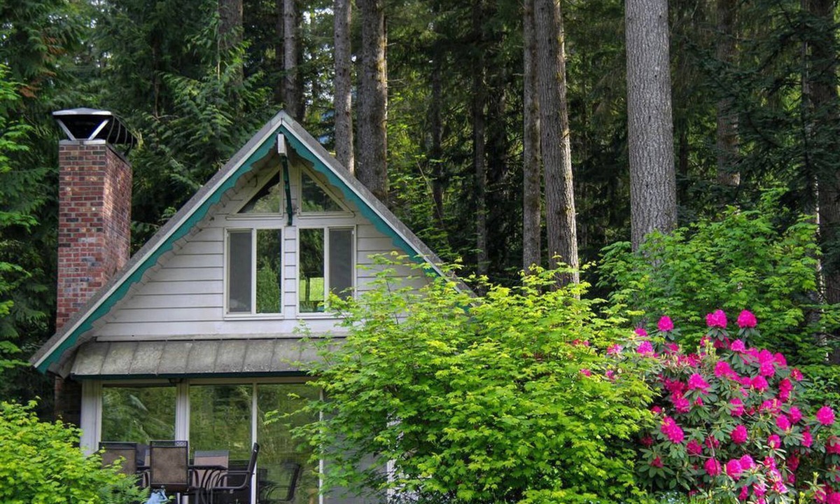 Skykomish Cabin | Riverside Cabin Camping Rental in the Central Cascades