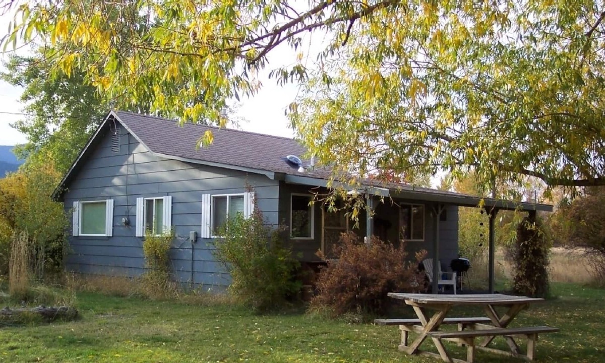Darby Cottage | Riverside Cottage - Bitterroot River bank in Conner