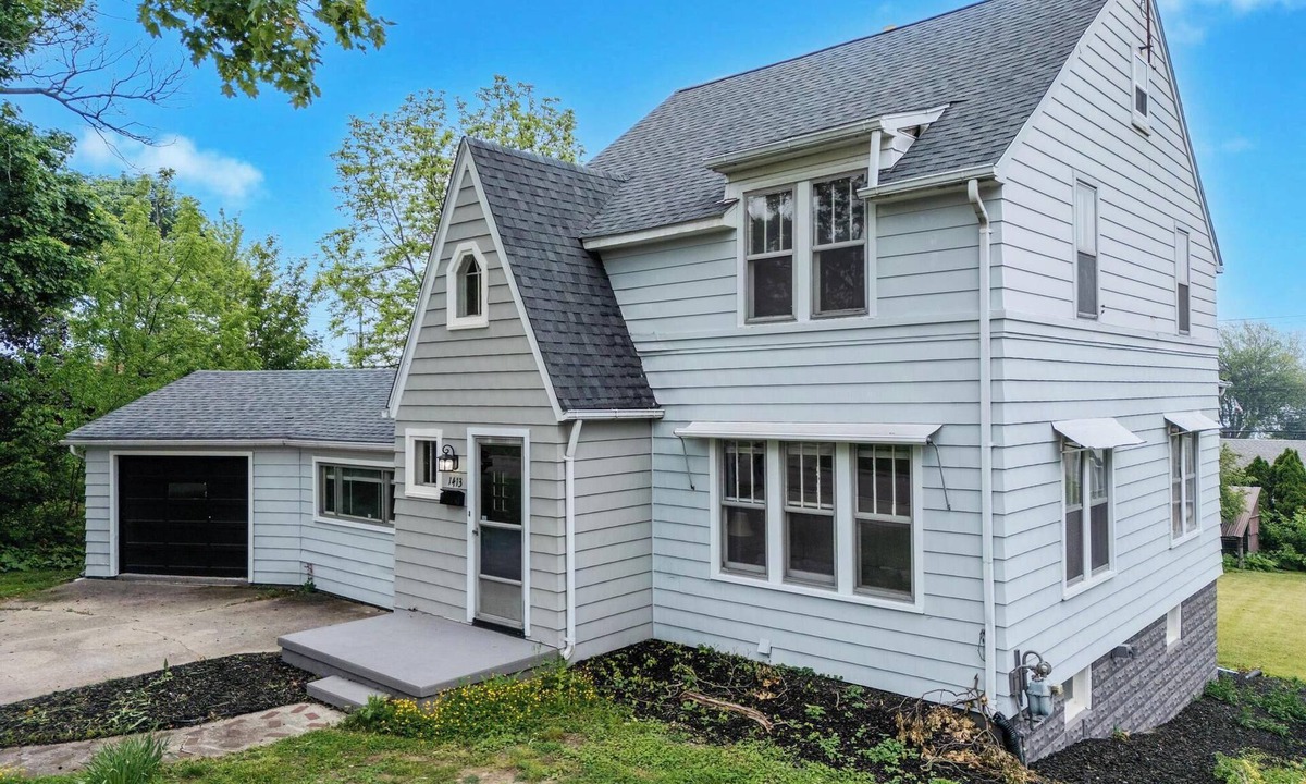 St. Clair House | Riverside getaway