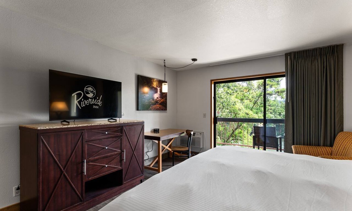 Grants Pass Hotel | Riverside Inn