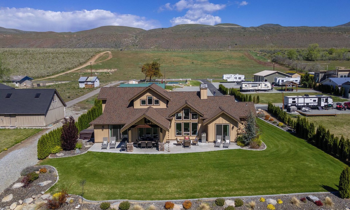 Orondo House | Riverside Pickleball Retreat with Hot Tub and Dock