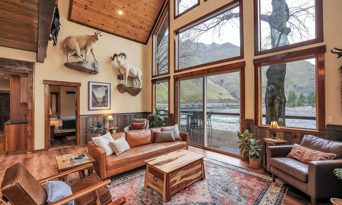 Riggins House | Riverside retreat at Rita Rapids Lodge