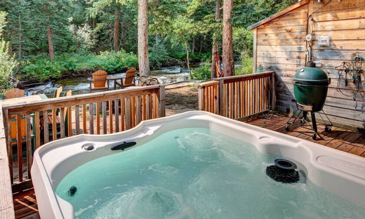 Lyons Cabin | Riverside`s Hideout Cabin- With Hot Tub!