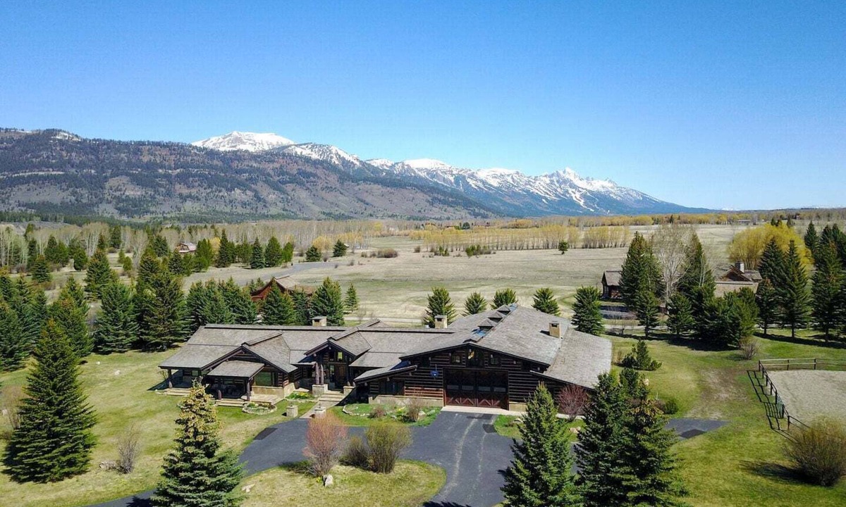 Wilson House | RMR: Lazy Bear Lodge in Wilson, WY