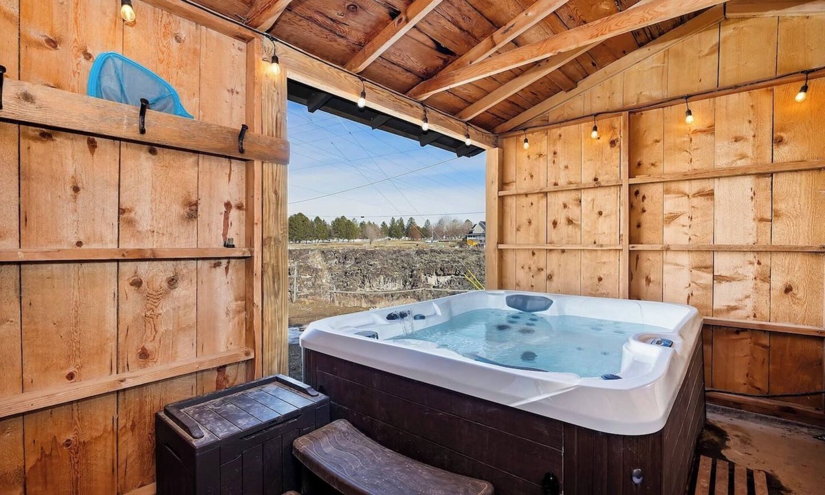 Twin Falls Cabin | Rock Creek Canyon | 1BR, Hot Tub, Sauna, Fire Pit