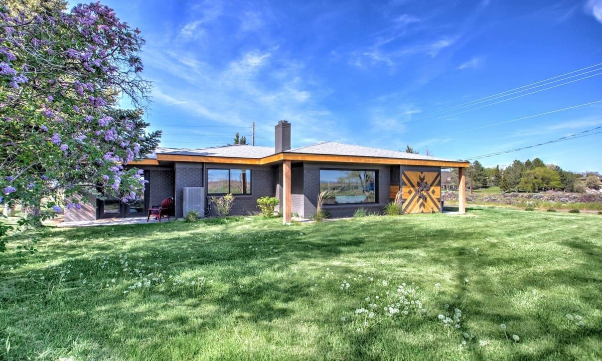 Twin Falls Cabin | Rock Creek Canyon | 2BR, Hot Tub, Fire Pit, Views