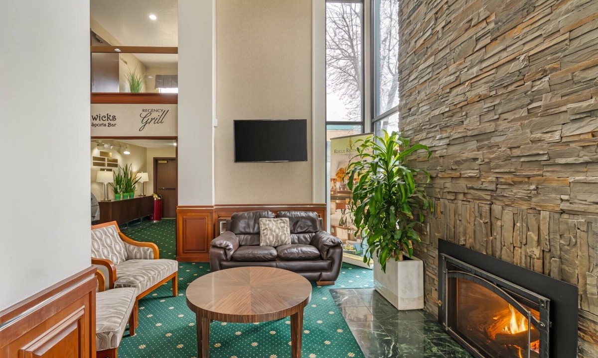 Medford Hotel | Rogue Regency Inn Medford Airport