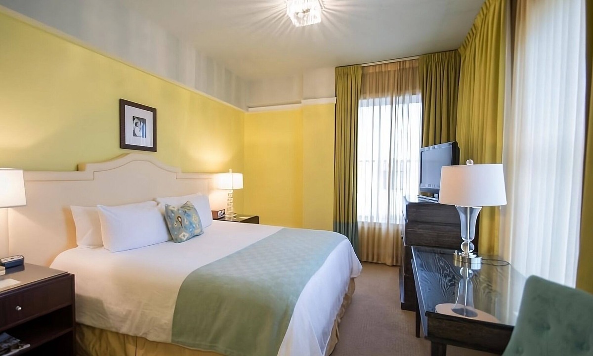 Goose Hollow Hotel | Romantic Portland Retreat | Pet-Friendly | Near Portland Art Museum - 0.5 mi