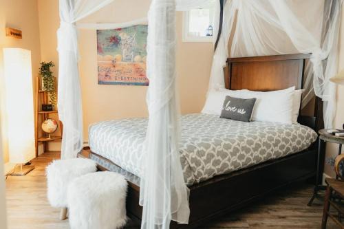 Silt House | Romantic Rustic Luxury on 21-acre Private Ranch #2