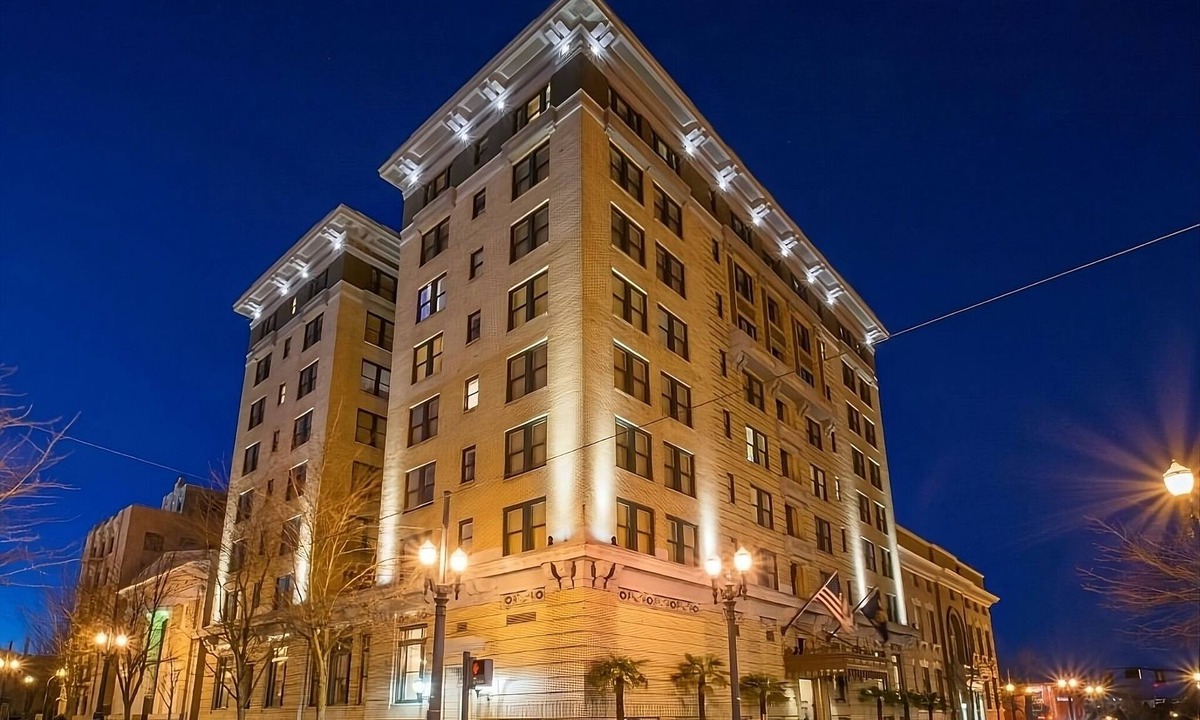 Goose Hollow Hotel | Romantic Vintage Retreat | Near Rose Garden - 1.6 mi | Parking | Pets Welcome