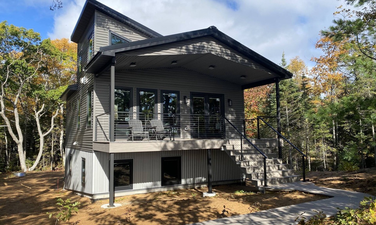 Whitefish Point House | Romantic Waterfront on Whitefish Bay -Lake Superior only 2 miles to Lighthouse