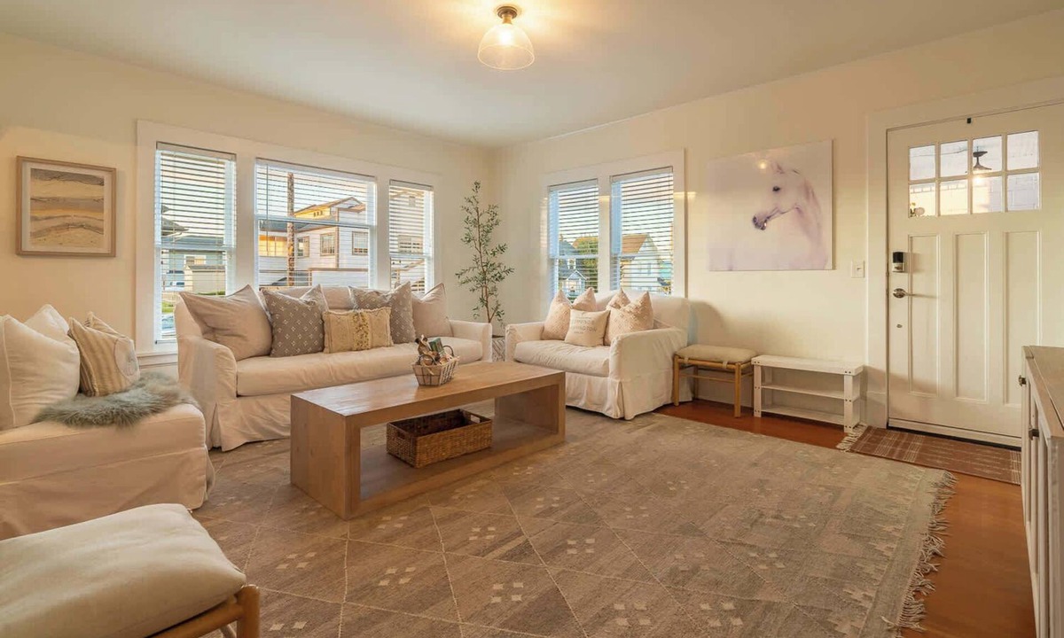 The Bowl of Edmonds House | Roof Top Deck Near the Beach Dog Friendly