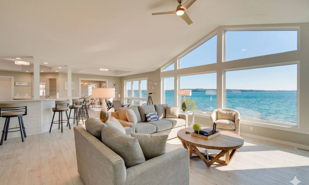 Traverse City Apartment | Rooftop Deck, Bay Views! Traverse City Penthouse