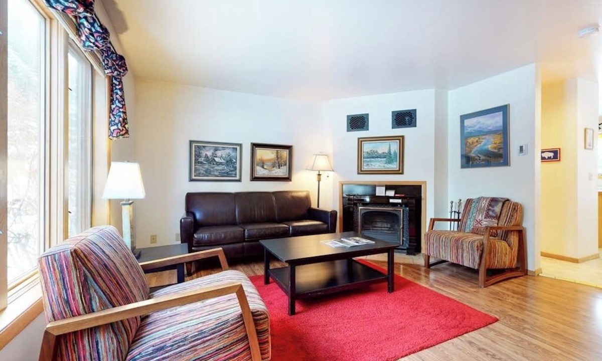 Jackson House | Roomy 2-story home with furnished deck, grill, fireplace, & great location
