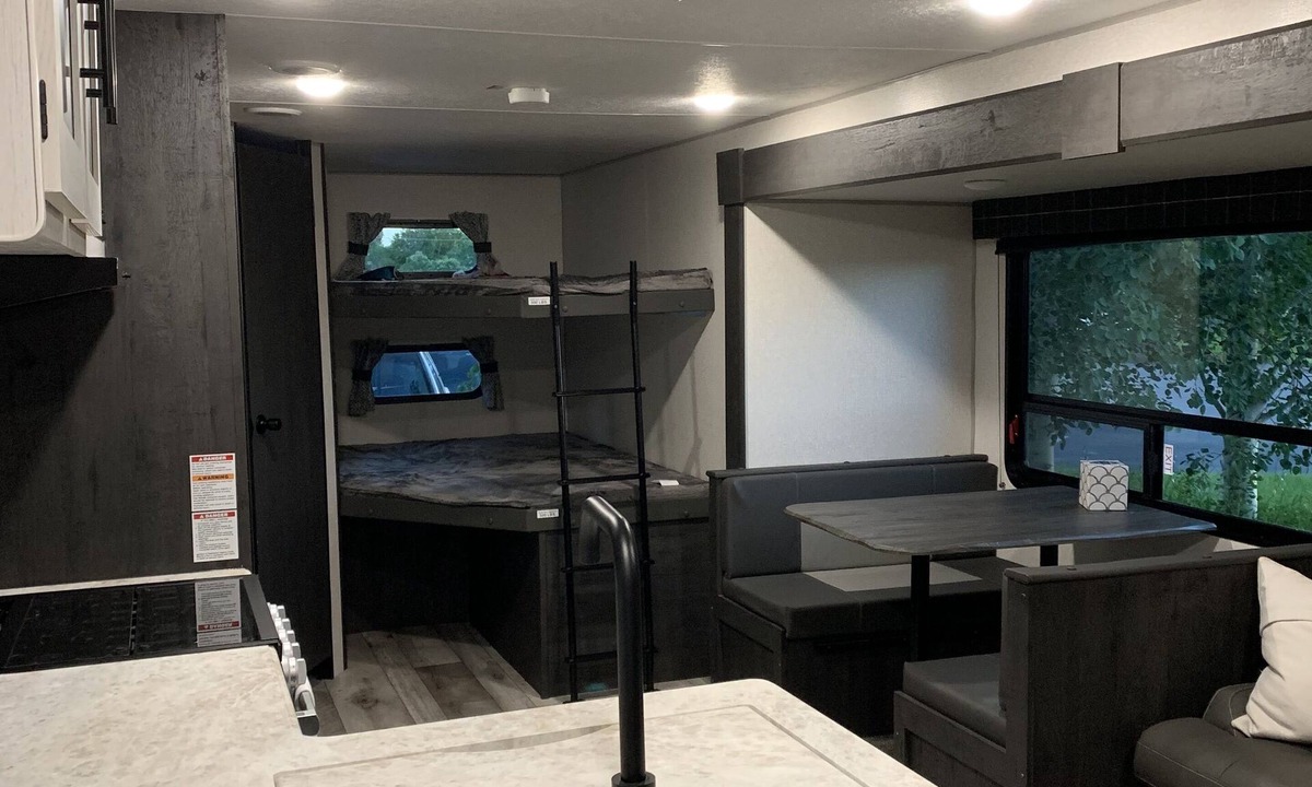 Sugar City House | Roomy camper in quiet neighborhood!