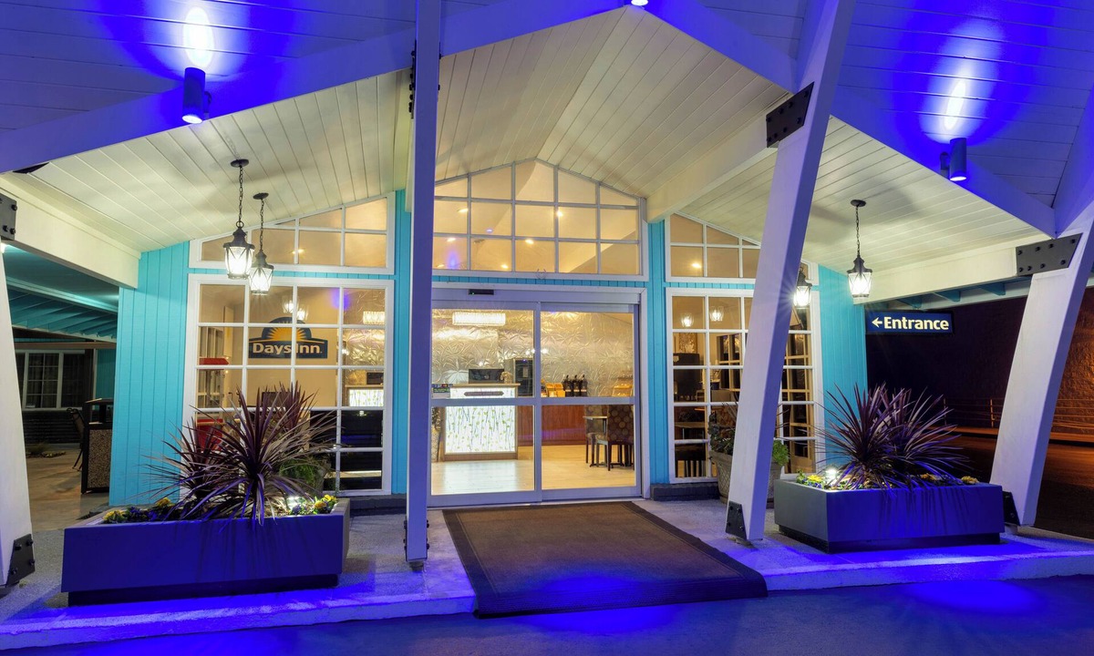 Roseburg Hotel | Rosewood Inn and Suites
