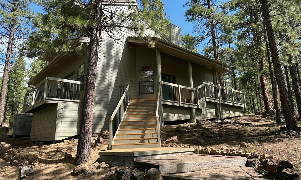 Black Butte Ranch House | RR070 | Updated open concept home close to ranch amenities and hiking trails.