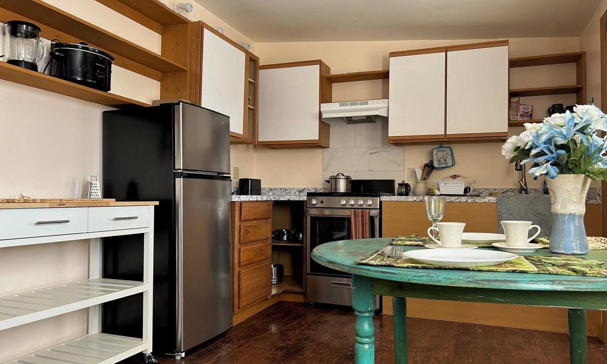 Paradise Valley Apartment | Rustic 1-bedroom studio in Emigrant near Yellowstone N.P. and Chico Hot Springs