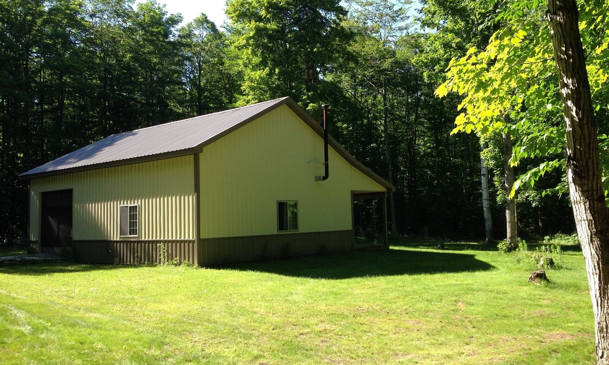 Cheboygan House | Rustic Cabin, 6 miles from Mackinac Bridge, sleeps 6 on 10 secluded acres
