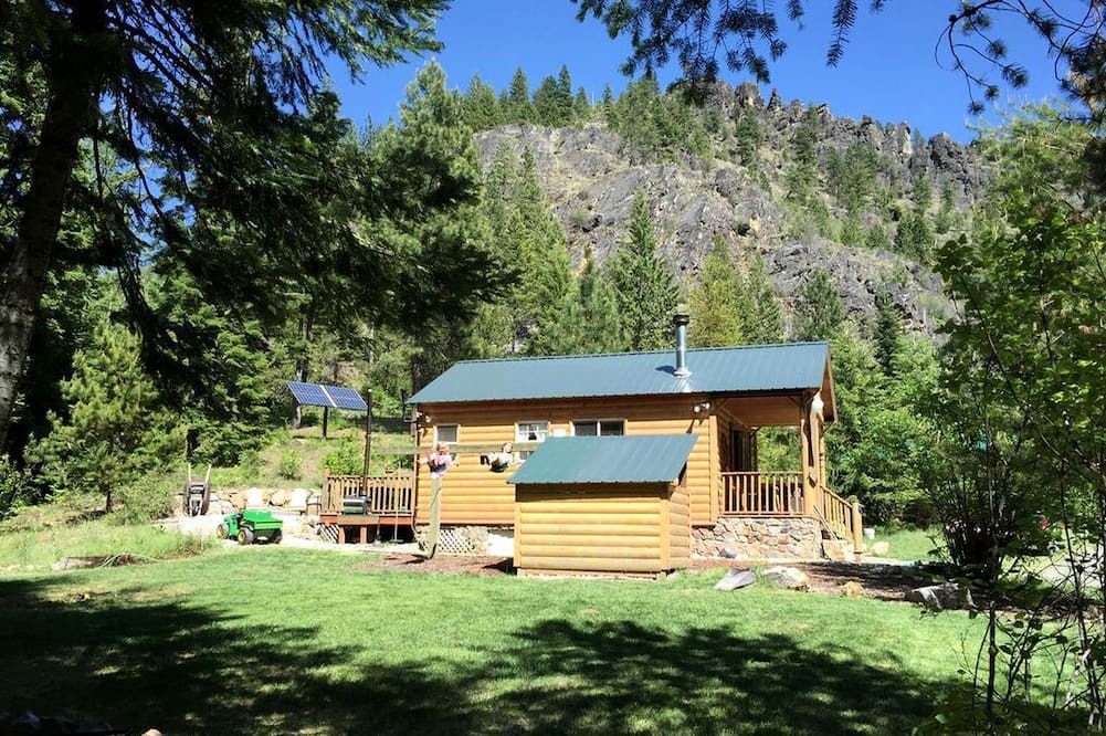 Hunters Cabin | Rustic Cabin in a Charming Location in Stevens County, Washington