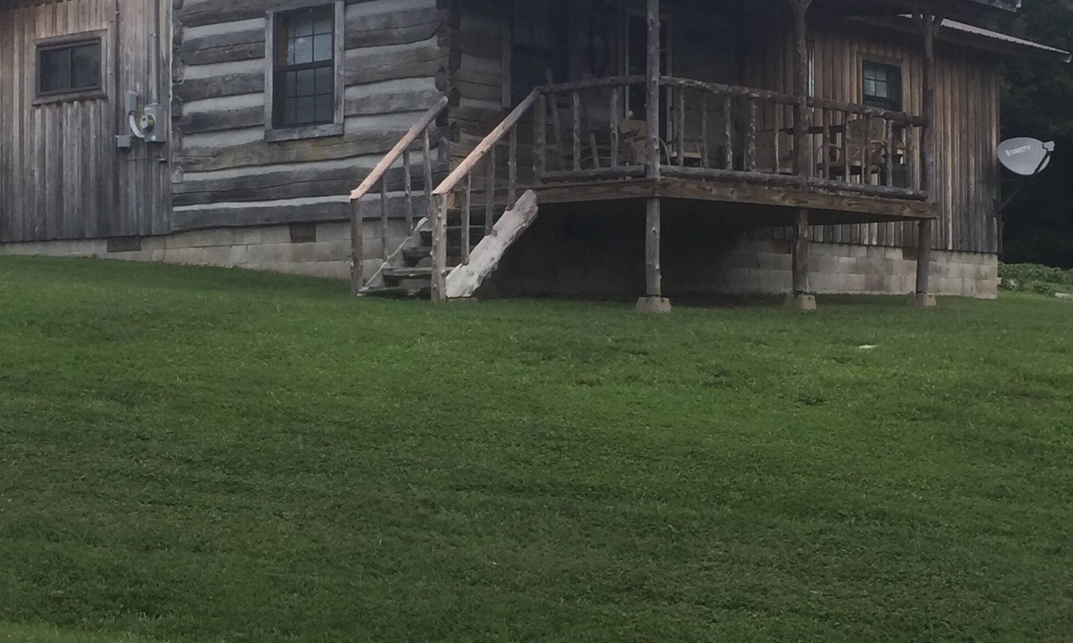 Gainesboro Cabin | Rustic cabin over looking Cordell Hull Lake