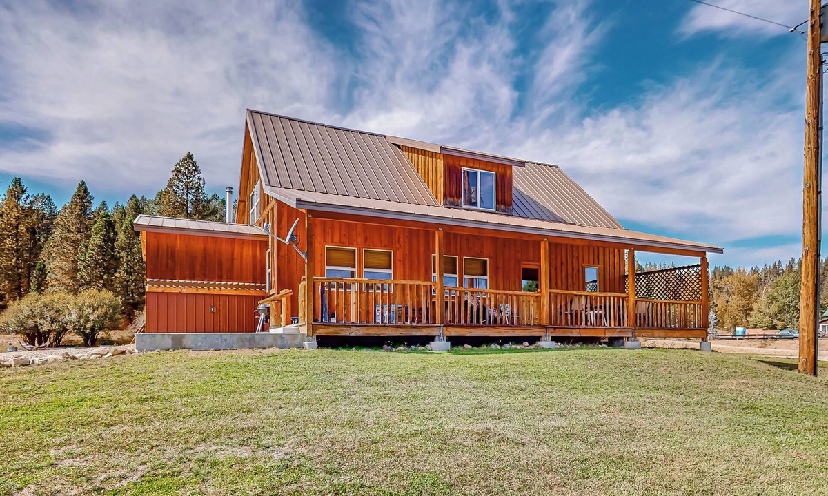 Garden Valley Cabin | Rustic Cabin w/Decks & Hot Tub in Garden Valley!