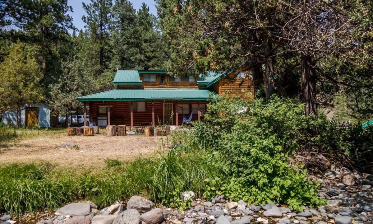 Mammoth Creek Cabin | Rustic cabin where you can become one with nature!