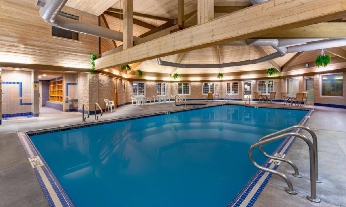 Iron Mountain Hotel | Rustic Room | Indoor Swimming Pool and Mountain Views | Pets are Welcome