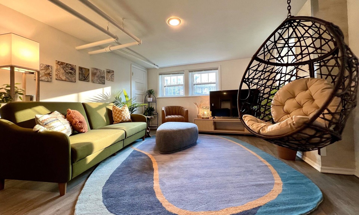 Irving Park East Apartment | Sacramento - Stylish 2BR Apt in Irving Park