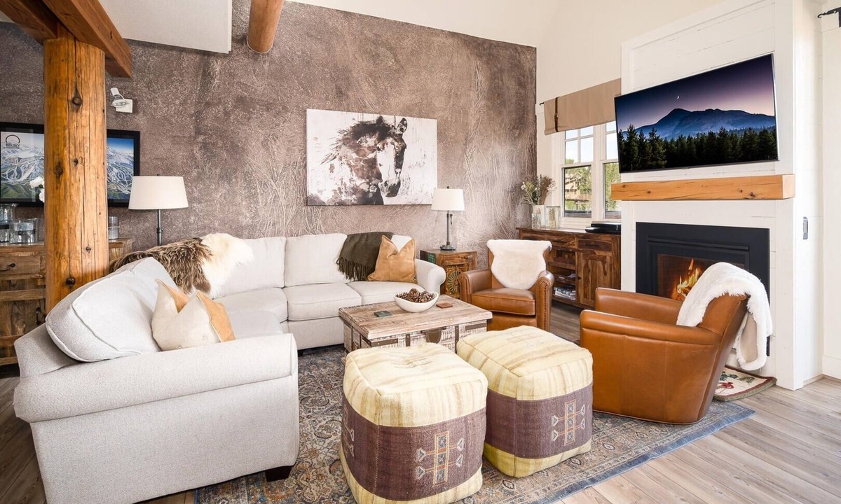 Saddle Ridge Condo | Saddle Ridge D3 (3-Bedroom Condo) with Mountain view by Moonlight Basin Lodging