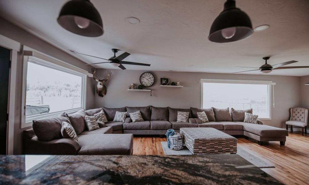 Salmon House | Salmon Gathering Place sleeps 35 + perfect for reunions.retreats.events
