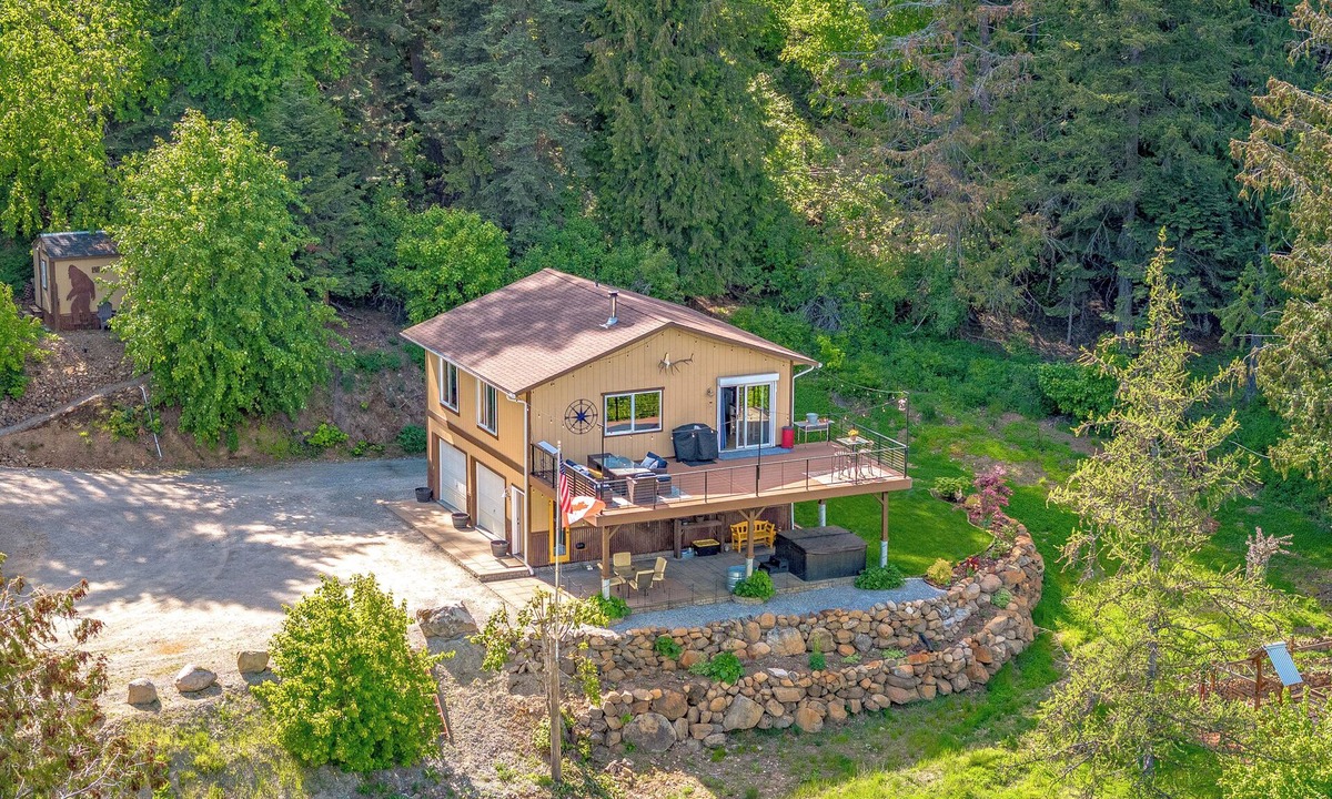 Sandpoint Cabin | SANDBAR LAKE CABIN- Cozy 1-bedroom cabin on 3 very private acres.