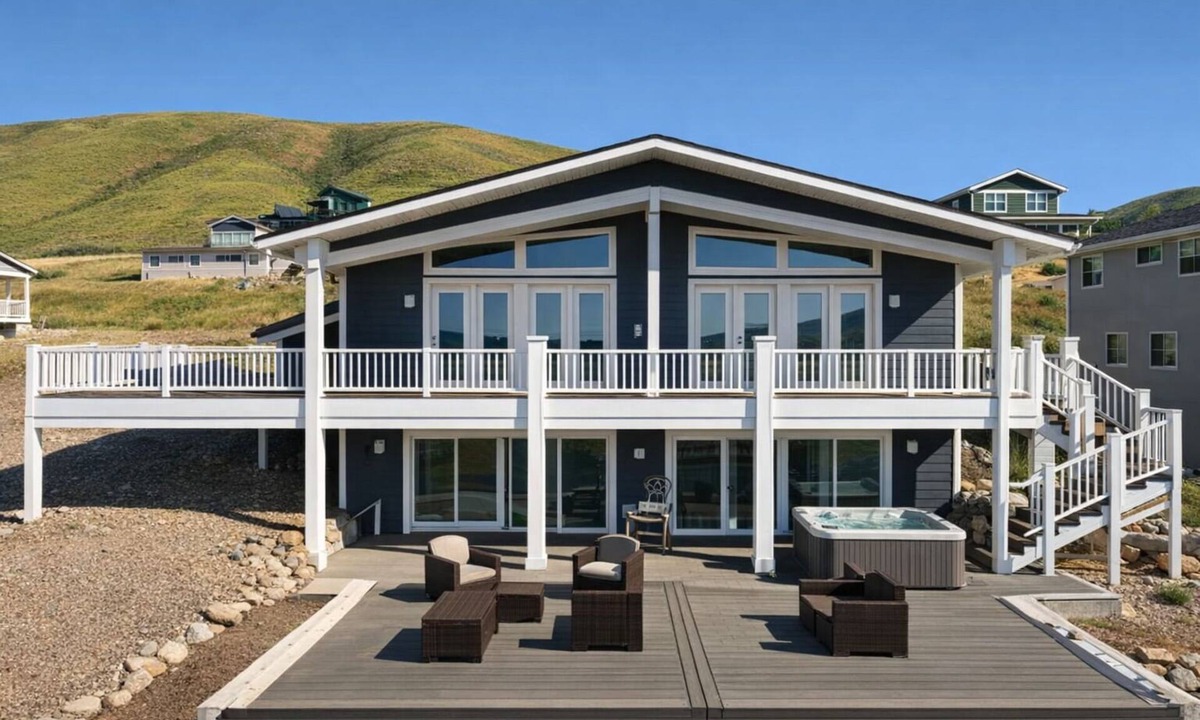 Dingle House | Sapphire Sunset Shores: Lakefront 3BR with Private Beach